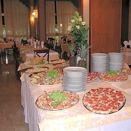 Garden Ristorante فندق 3*